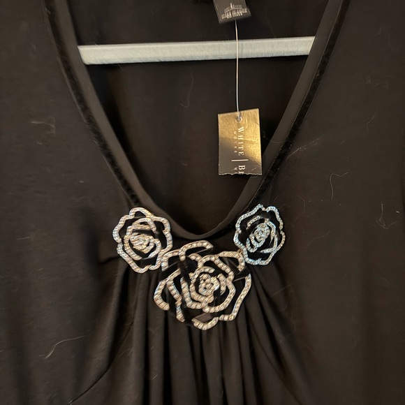 NWT White House Black Market black tunic with rose/camelia detail - Picture 4 of 6
